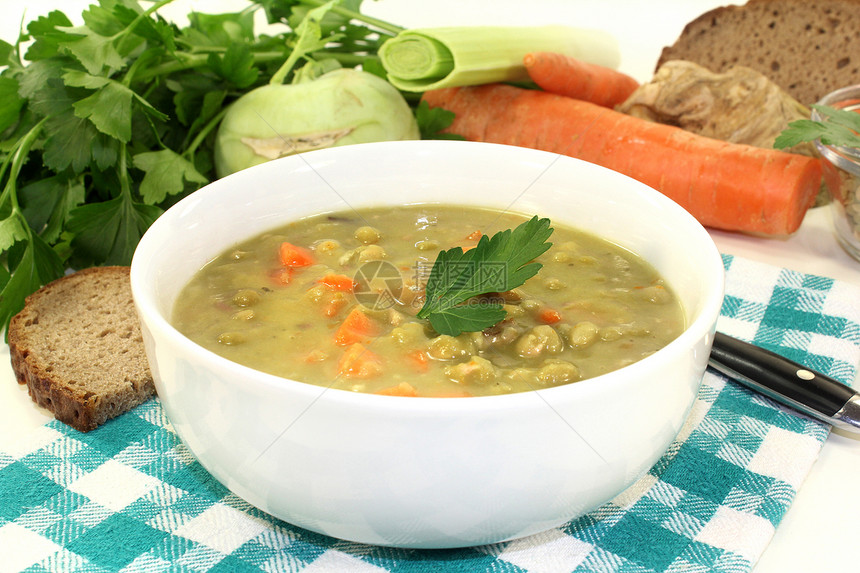 豆炖萝卜香菜主菜杯子勺子国家餐巾盘子食物蔬菜图片