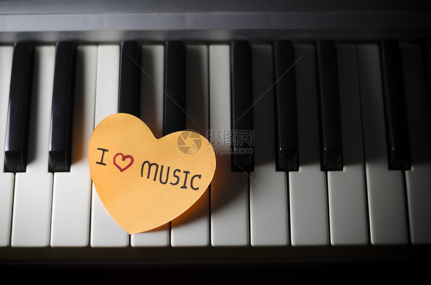 钢琴和心脏音乐钥匙木头笔记艺术歌曲教育热情合成器娱乐图片