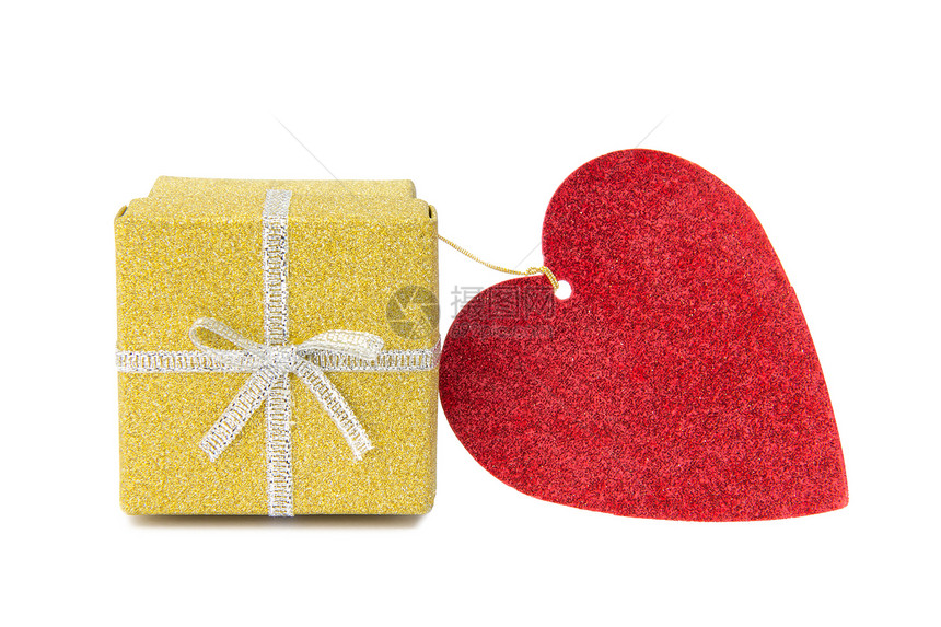 金礼盒和红心形红卡图片