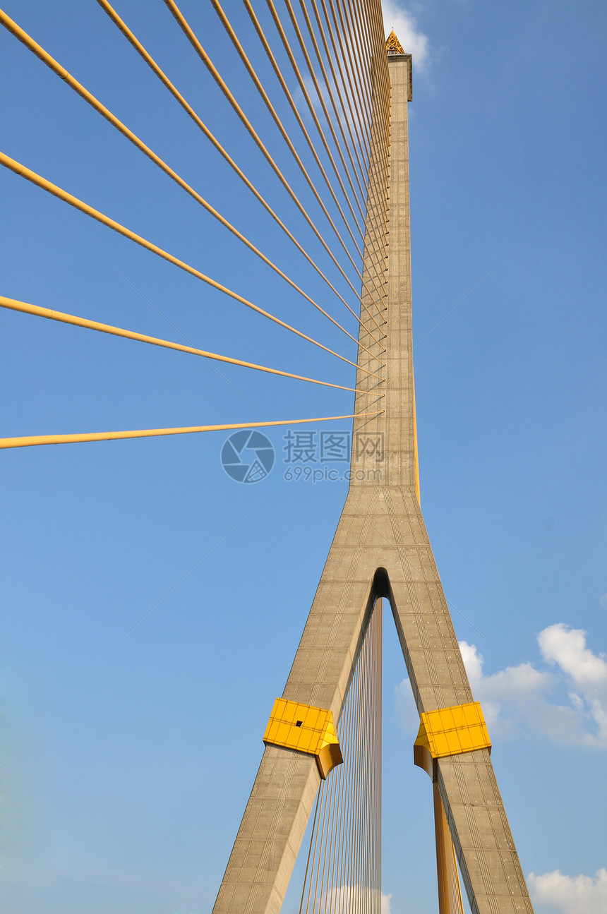 桥梁的绳索桥和电缆图片