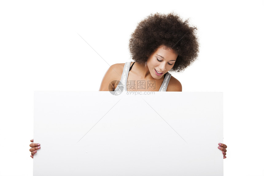 持有白广告牌的妇女空白广告快乐推介会幸福女孩白色女性营销微笑图片