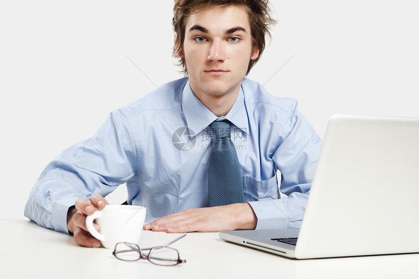 工作日办公室咖啡成人互联网工人套装人士商业男性生意人图片