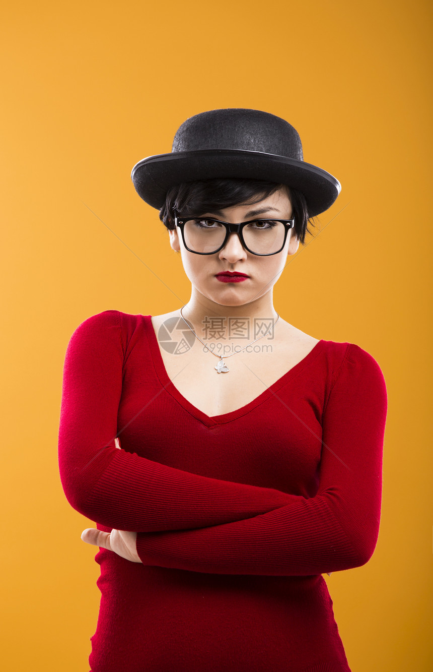 无聊的呆子黄色白色女孩女性女士青少年帽子工作室黑发眼镜图片