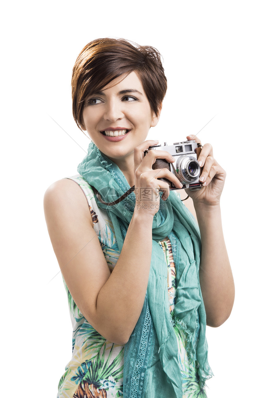 配有旧相机的女人白色绿色女孩假期相片微笑喜悦游客青年摄影图片