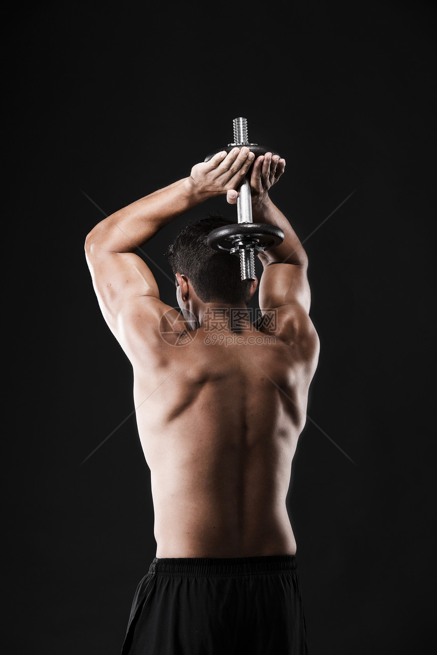 肌肉人举重重量专注黑色躯干健身房成人训练身体运动男性运动员图片