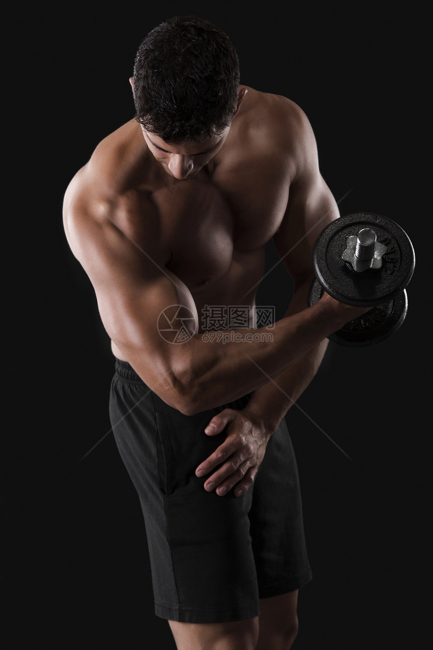 肌肉人举重重量黑色运动员拉丁力量专注成人权重二头肌躯干身体图片