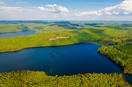 魁北克卡纳达省萨卡科米湖鸟瞰图目的地全景地标地方外观森林树木旅行背景