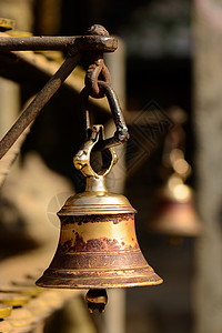 在加德满都佛教寺庙的钟声高清图片