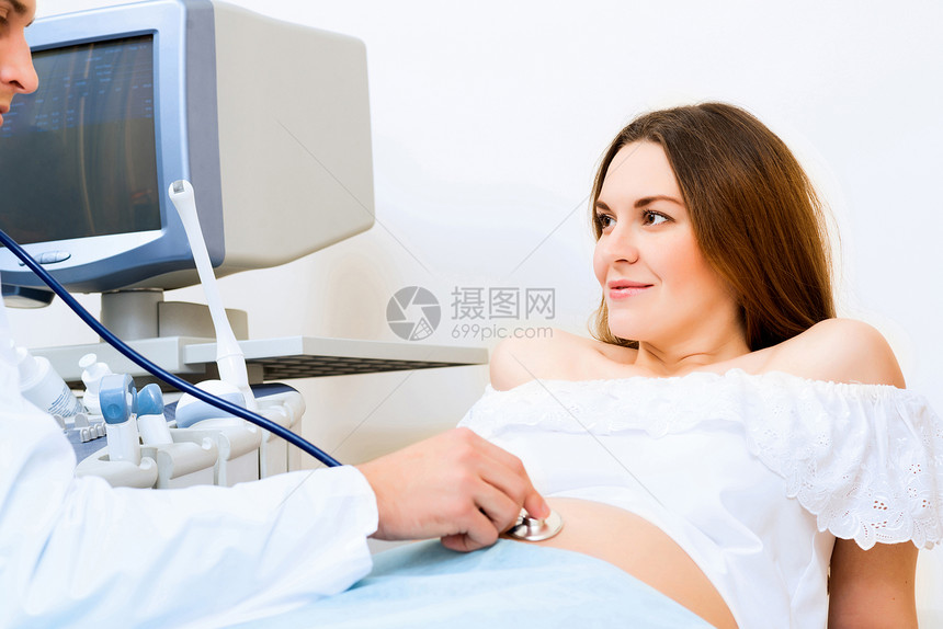 接受医生诊治的怀孕妇女待产成人诊所医院检查儿科测量医师卫生女性图片
