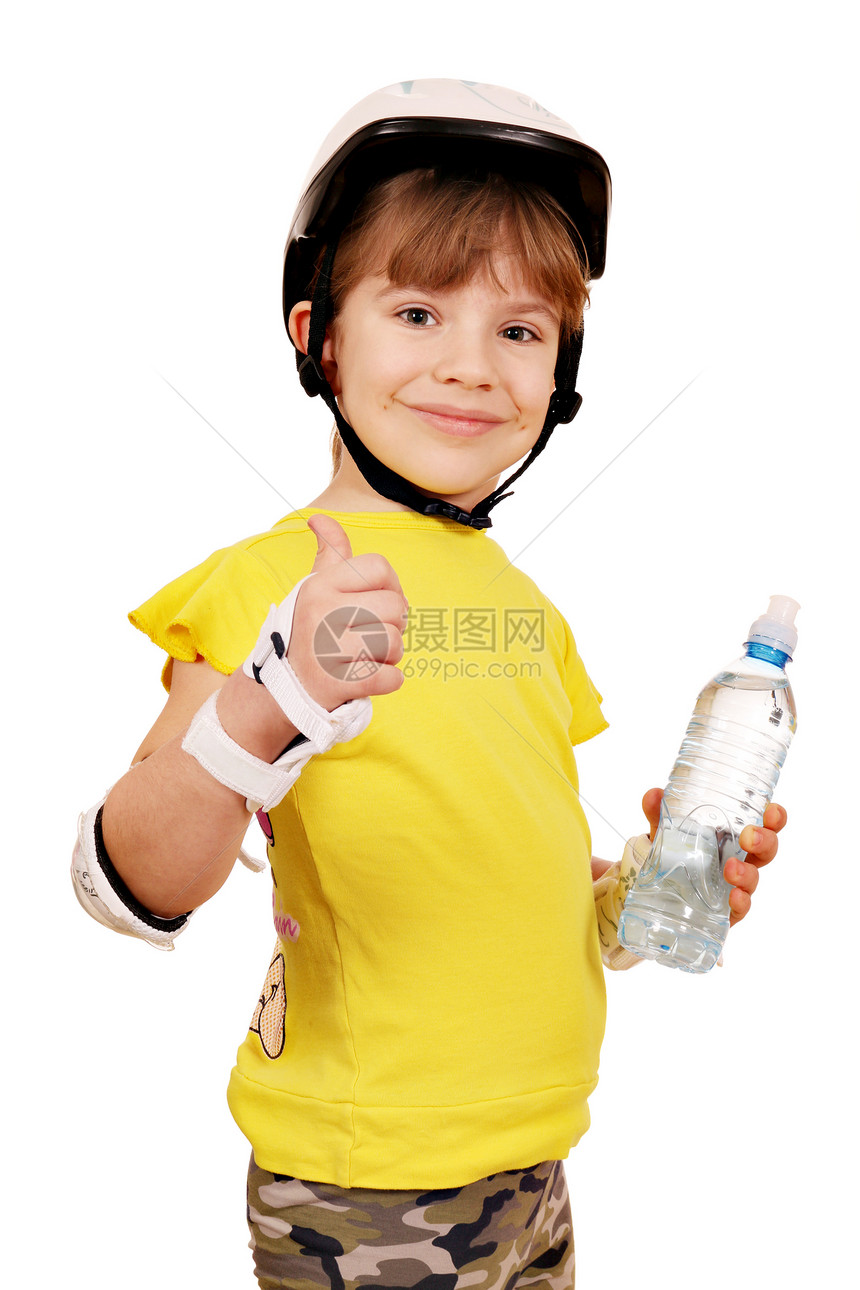小女孩带滚式溜冰车保护装备 并抽打图片