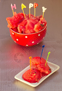 西瓜块营养蜡烛勺子甜点水果立方体奶制品沙拉玻璃维生素背景图片