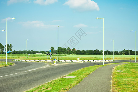 现代道路街道蓝色小路代码绿化带网络交通灯柱路灯路线背景图片