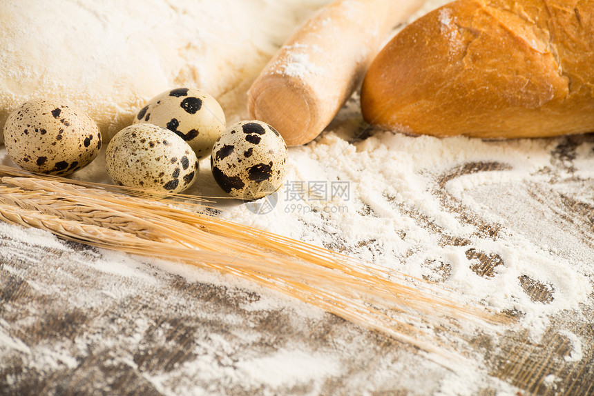 面粉 鸡蛋 白面包 小麦耳朵鹌鹑面包脆皮烹饪粮食桌子乡村烘烤食物蛋糕图片