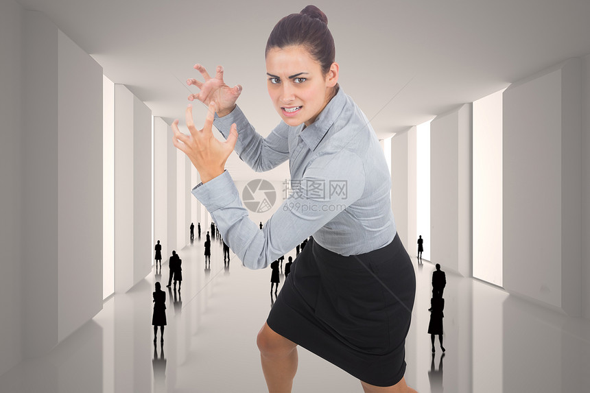 愤怒商业女商务人士出面的复合形象公司人士商务棕色房间压力女士白色头发绘图图片