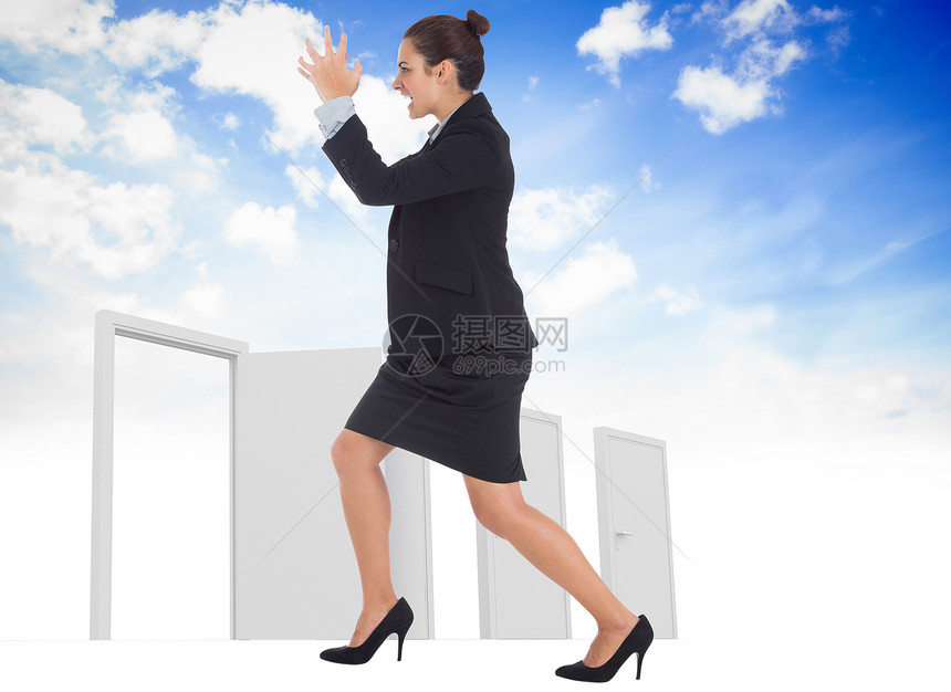 愤怒的女商务人士出面的复合形象女性天空职业压力商业数字手势挫折商务计算机图片