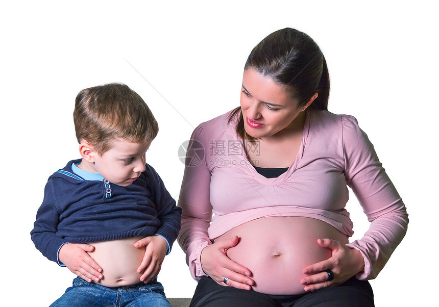 怀孕母亲和儿子比较她们的腹腔生活母性喜悦腹部乐趣微笑分娩女孩孩子婴儿图片
