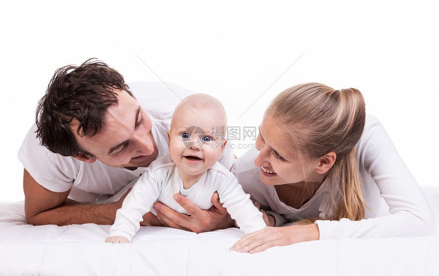 年轻家庭与小男孩的近亲接吻白对白成人孩子女孩女士冒充父母男人相机喜悦快乐图片