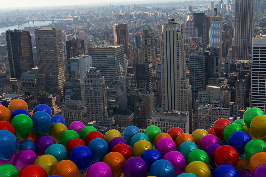 城市上方许多彩色气球摩天大楼景观乐趣建筑计算机派对绘图图片