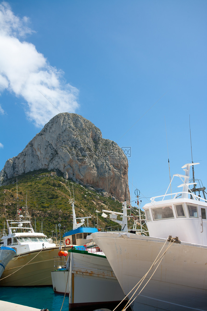 渔船与海岸线码头海洋海岸旅游村庄游艇海滩场景运动图片