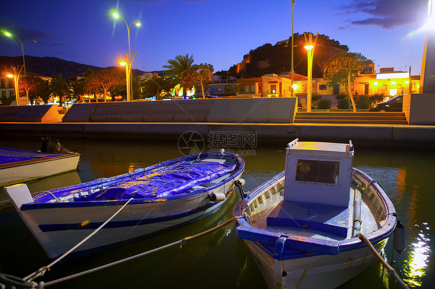 日落之夜 戴尼亚港码头船坞和传统游艇图片