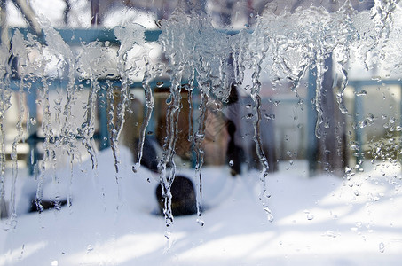 玻璃上的冰块时间季节窗户背景图片