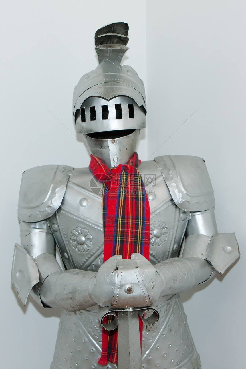 中世纪骑士的盔甲和头盔西装灰色套装力量金属防御围巾胸甲板甲图片
