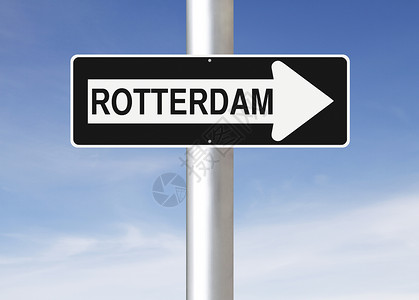 荷兰首都鹿特丹通往鹿特丹的这条路指示牌城市单程蓝色路标港口首都天空背景