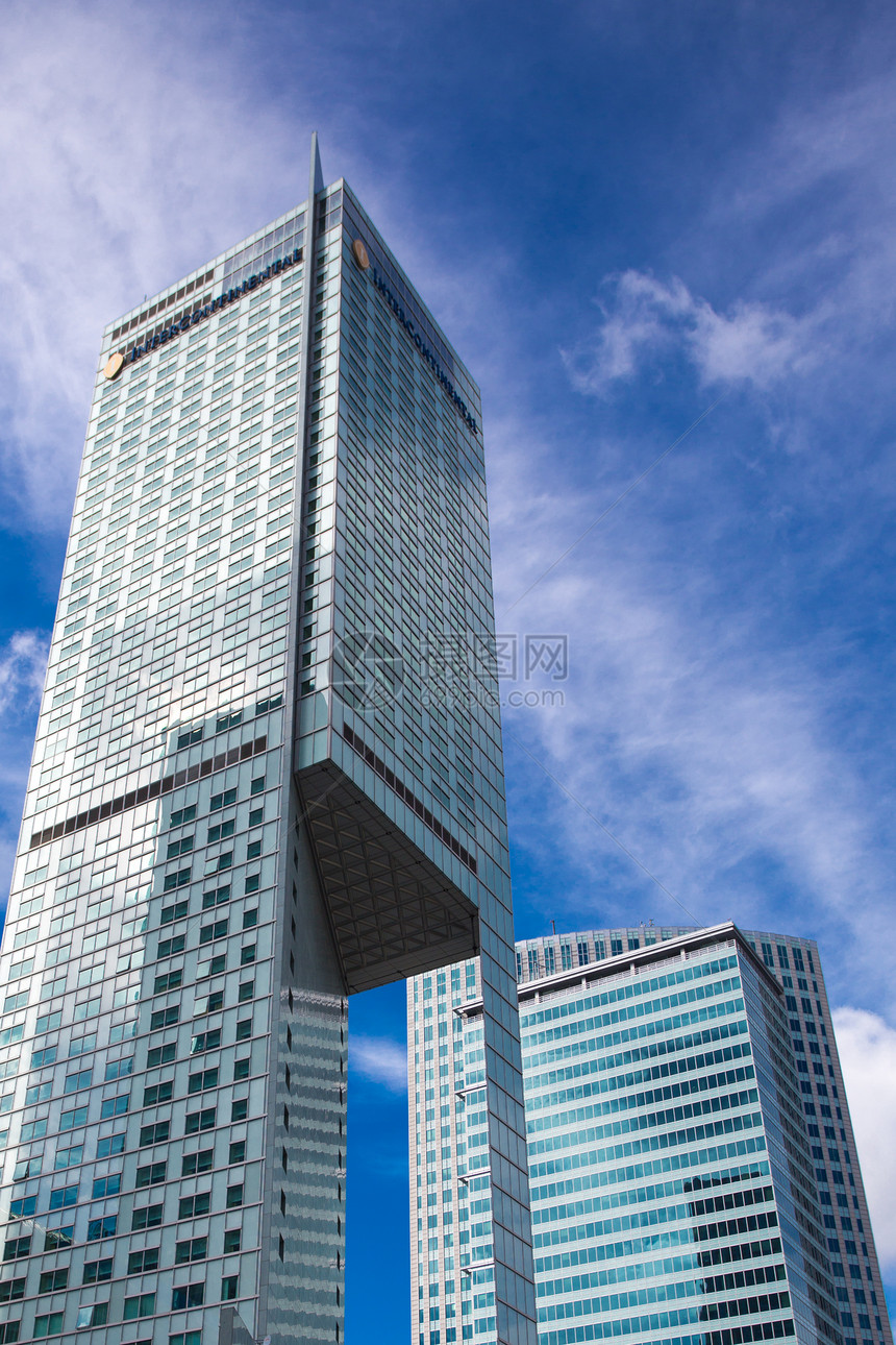 华沙现代建筑用玻璃和钢铁制成天空反射职场办公楼建筑物城市公司地标技术景观图片