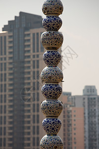 中国瓷瓷瓷碗 有美丽的绘画和住宅用背景图片