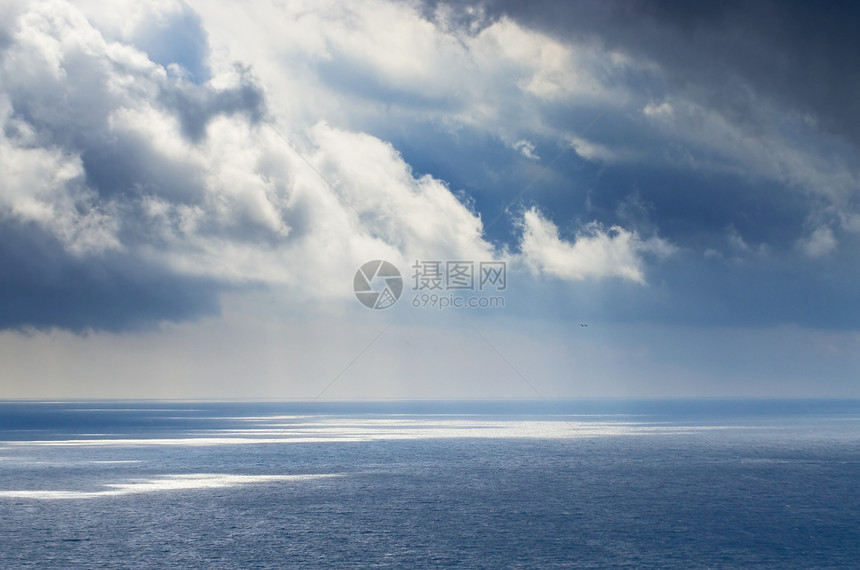 与天空和海风景热带气候波纹液体蓝色场景海浪天气地平线图片