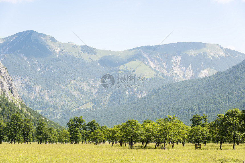 奥地利阿尔卑斯山太阳环境阳光高山山脉娱乐闲暇草地天空蓝色图片