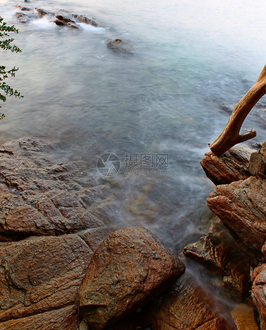 落岩海岸季节天空岩石场景蓝色石头海景海洋图片
