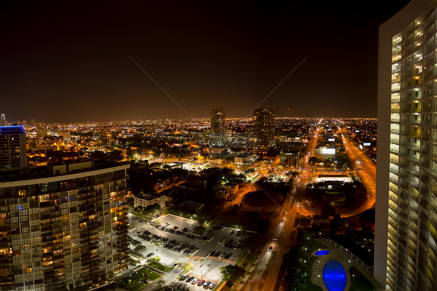 夜间对迈阿密海滩的空中观察图片