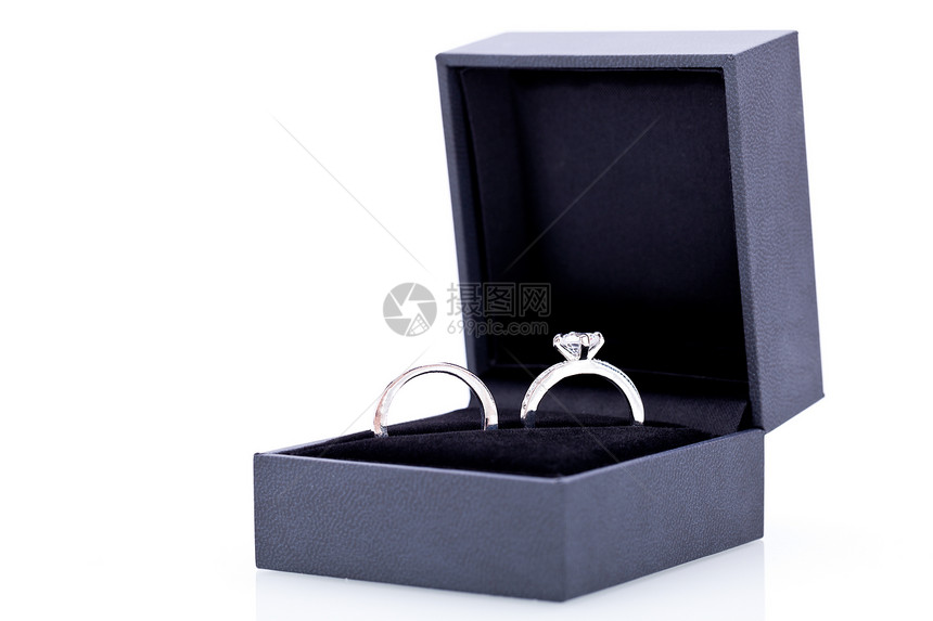 两个银环优雅的珠宝盒戒指恋情配饰盒装誓言首饰礼物情怀白金新娘图片