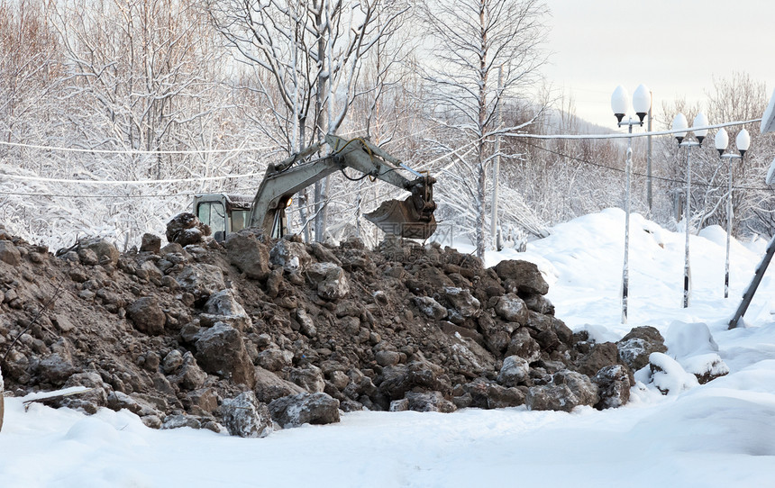 挖掘冷冻地的挖掘挖土机图片