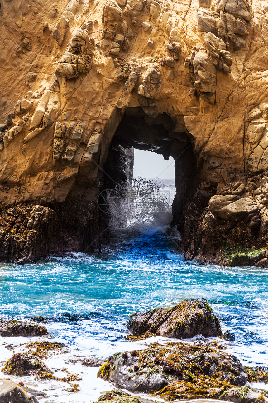 Big Sur州立公园的加利福尼亚菲佛海滩公园假期石头晴天蓝色波浪支撑沿海岩石旅行图片