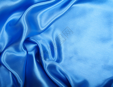 平滑优雅的蓝色丝绸作为背景海浪曲线纺织品折痕织物投标材料天蓝色布料银色背景图片