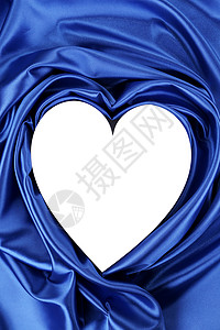 蓝色丝绸的白色心背景图片