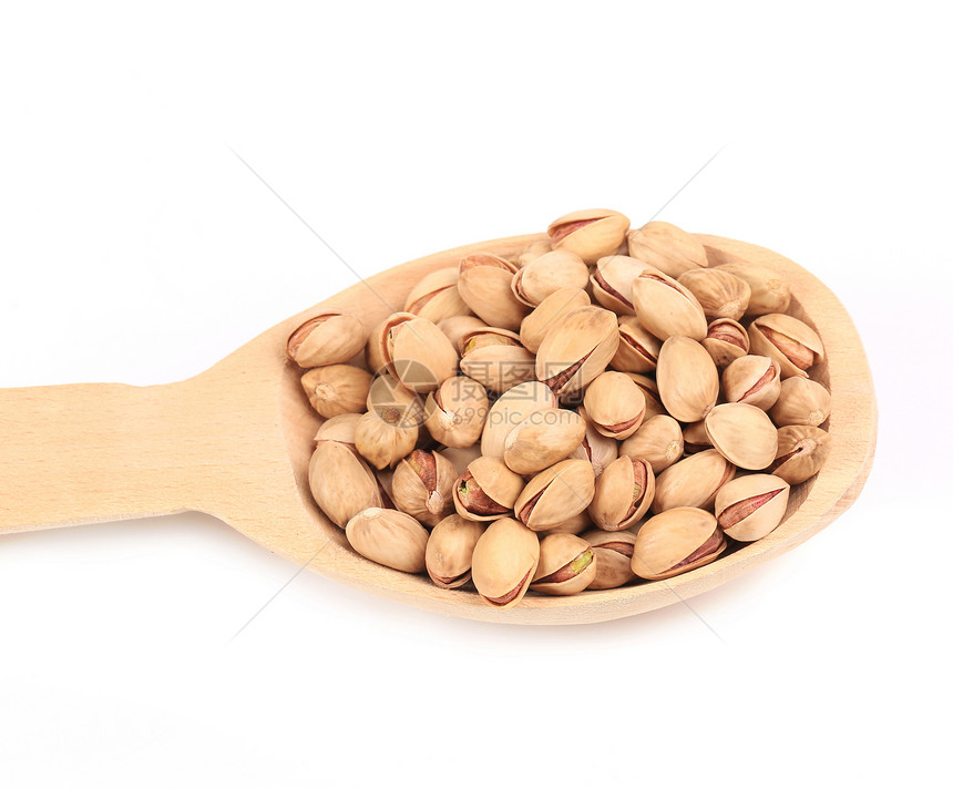 配有松果的木勺子木头棕色开心果白色小吃种子盐渍农民营养核心图片