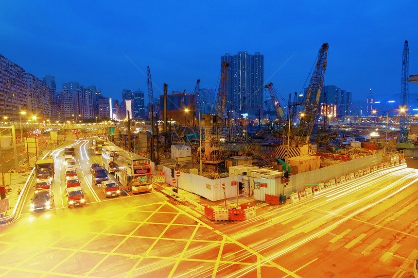 交通夜间速度天空运动运输汽车建筑蓝色驾驶车辆市中心图片