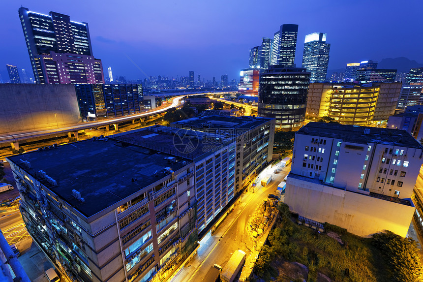 城市金融业的繁忙交通晚夜建筑学旅行天空汽车办公室金融市中心天际中心场景图片