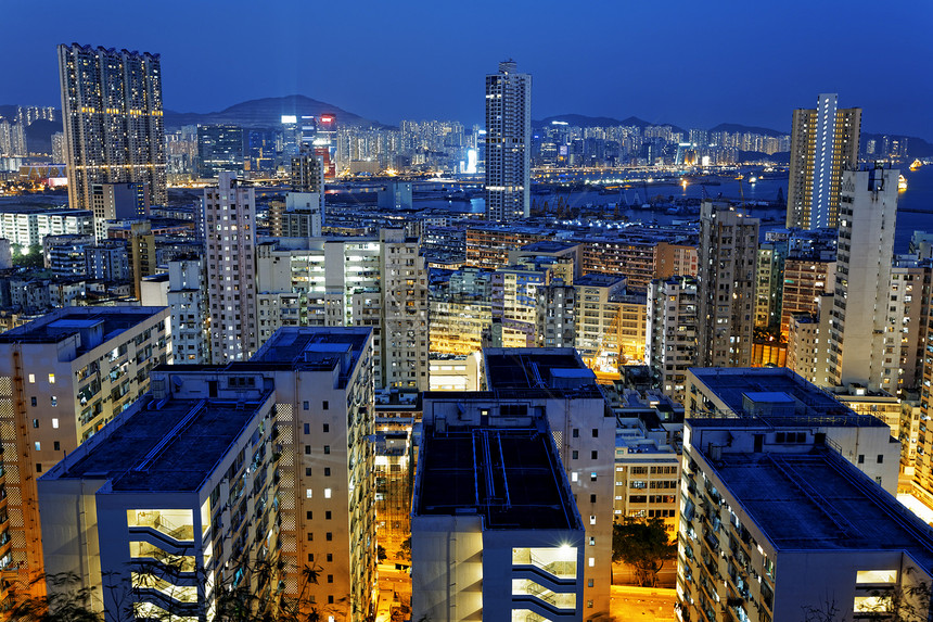 香港市晚夜住宅楼区面积夜景场景景观结构摩天大楼公寓城市行人人行道外观图片