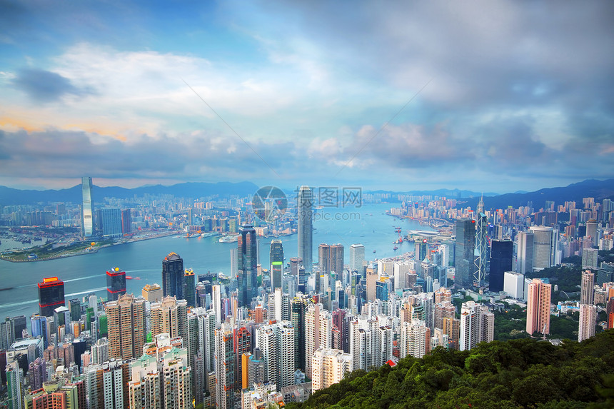 日出时 从维多利亚峰到香港的天际线建筑物办公室场景商业旅行全景爬坡摩天大楼景观顶峰图片