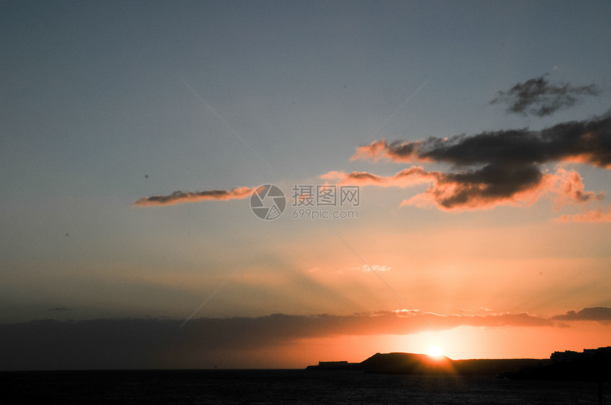 日落时的彩云精神太阳戏剧性宗教晚霞天空图片