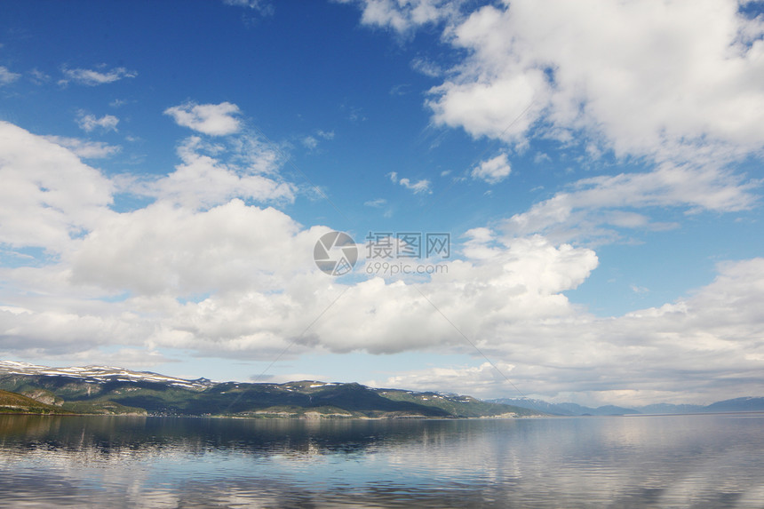 挪威山丘场景假期反射岩石全景顶峰风景蓝色石头天空图片
