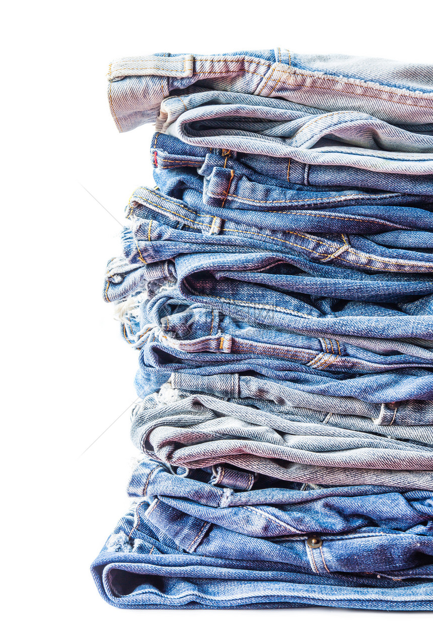 白色背景的蓝色牛仔裤衣服服装裤子纺织品织物图片