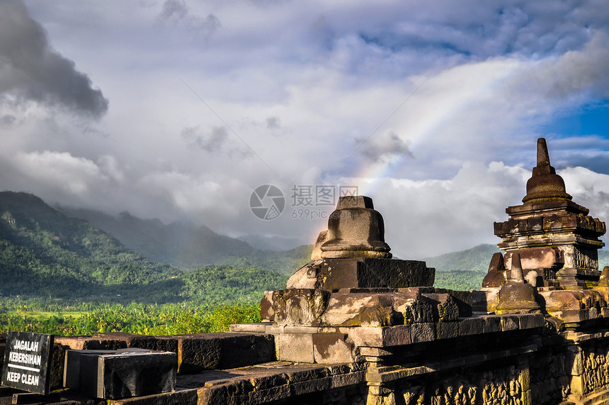 爪哇Yogjakarta的彩虹Borobudur综合建筑群图片