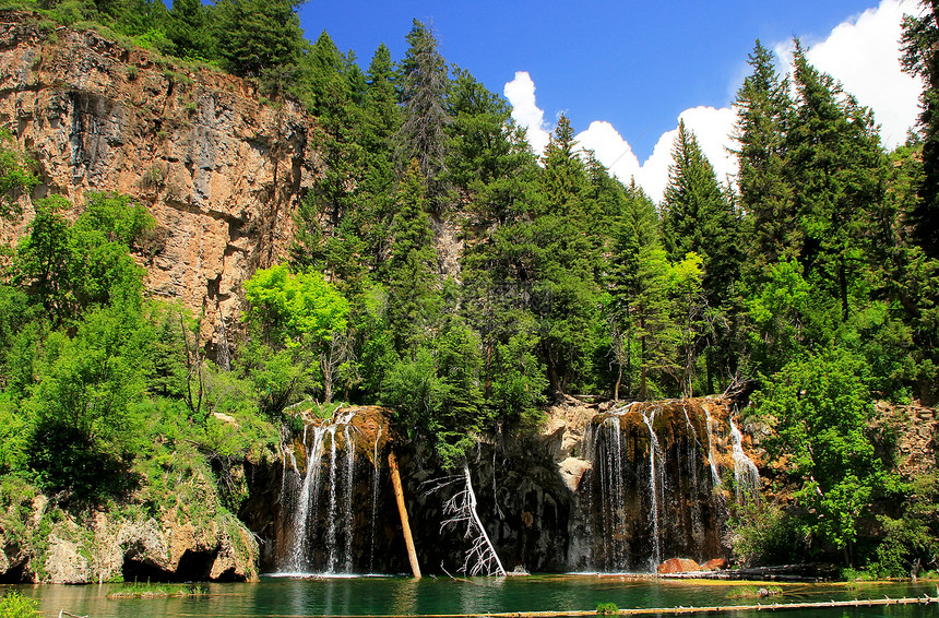 科罗拉多格伦伍德峡谷挂湖日志地标风景绿色岩石瀑布森林天空盆地荒野图片