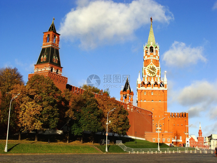 克里姆林宫墙和斯帕斯斯卡雅塔 俄罗斯莫斯科城市全景风景纪念碑蓝色教会纪念馆大教堂游客天际图片