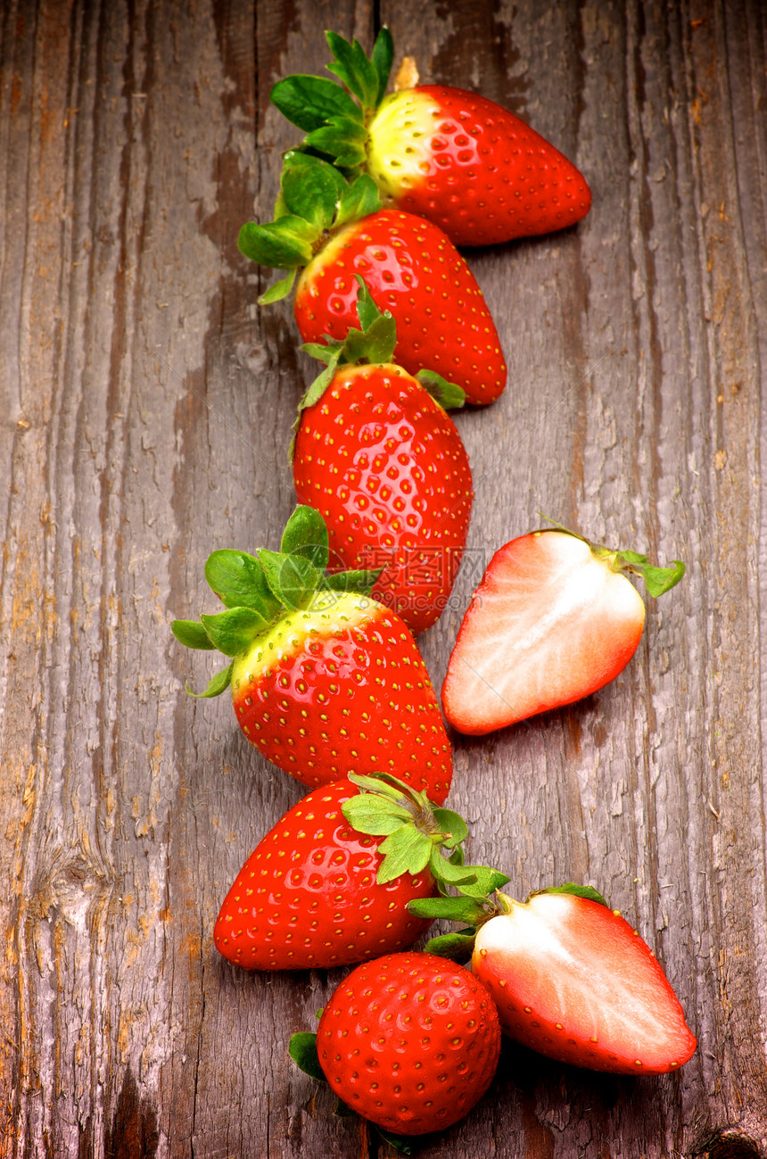 草莓红色全身横截面乡村食物棕色黄色反射美食家健康饮食图片
